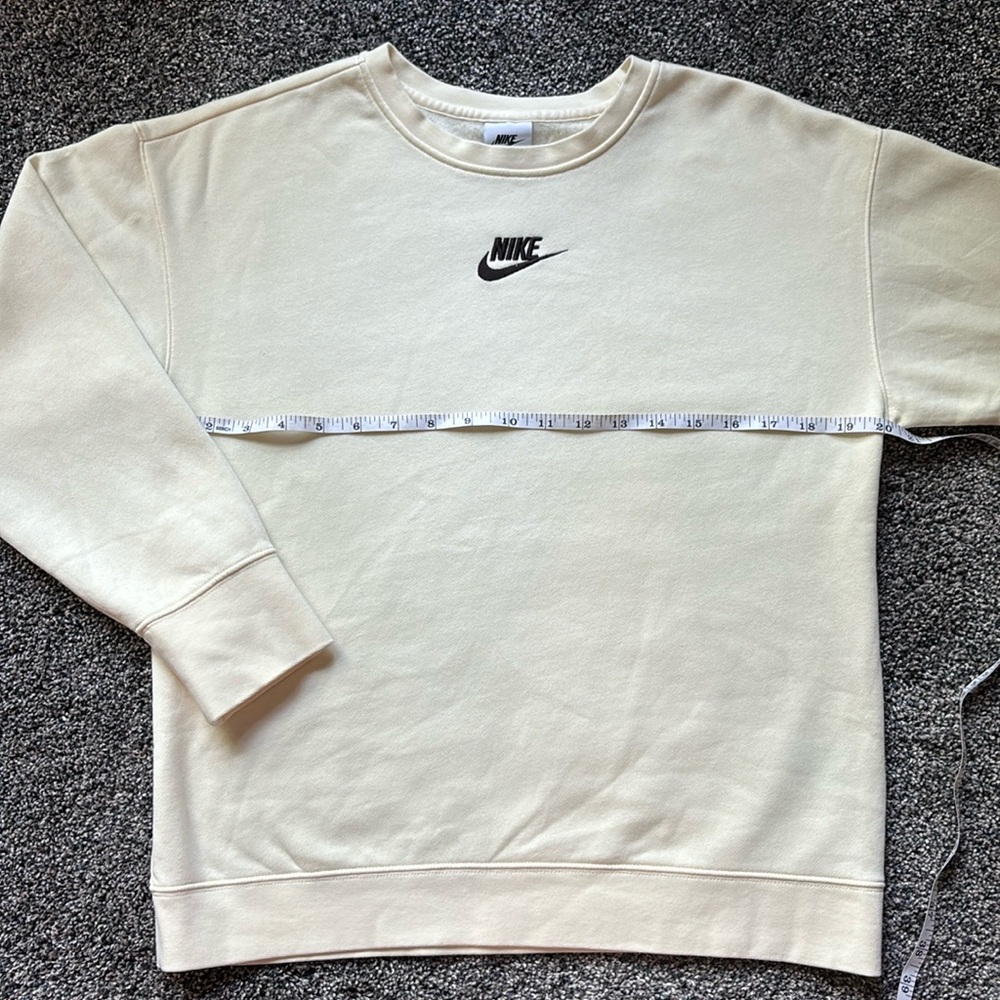 Nike cream sweatshirt size large but runs small